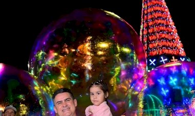 Prefeito David Almeida entrega Árvore de Natal de 30 metros de altura com hologramas e bolhas de sabão instagramáveis em seu adorno