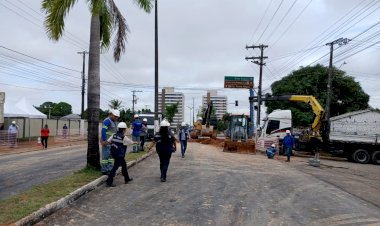 A Prefeitura de Manaus informa que já atua na avenida Coronel Teixeira, bairro Ponta Negra, onde houve um rompimento de uma adutora na noite de terça-feira, 10/12