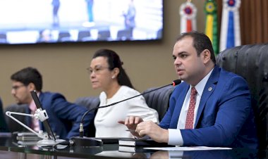 Presidente Roberto Cidade anuncia antecipação de pagamento do 13º salário dos servidores da Aleam