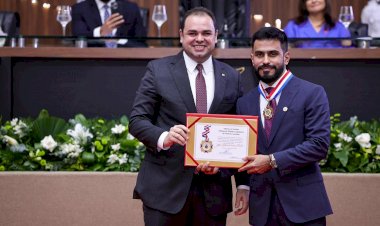 Presidente Roberto Cidade outorga ‘Medalha do Mérito Legislativo’ a cidadãos que se destacaram por sua atuação em favor do Estado do Amazonas