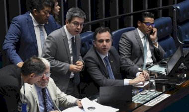 Senado aprova PEC com novas regras para abono salarial, mudanças no Fundeb e regras para supersalários
