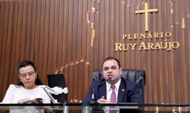 Roberto Cidade preside Sessão Extraordinária que apreciou projetos do Executivo e do Judiciário amazonense
