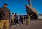 Primeiro voo de deportados da era Trump com destino ao Brasil pousa em Manaus