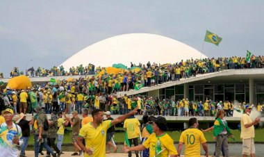 8/1: triplica o número de eleitores de Bolsonaro que veem influência dele nos atos golpistas; avaliação cai entre lulistas