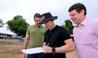 Prefeito David Almeida assina ordens de serviço para construção de unidade de saúde e base do Samu