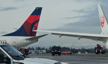 Asa do avião Boeing 787-9 da Japan Airlines atinge Boeing 737-800 da Delta Air em Seattle