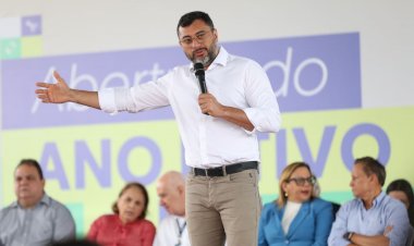 Governador Wilson Lima abre ano letivo da capital com lançamento de projeto para inserir estudantes no mercado de trabalho