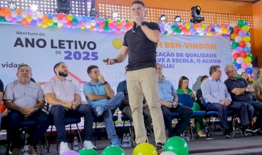 Prefeito David Almeida abre ano letivo de 2025 e reforça compromisso com a qualificação do ensino municipal