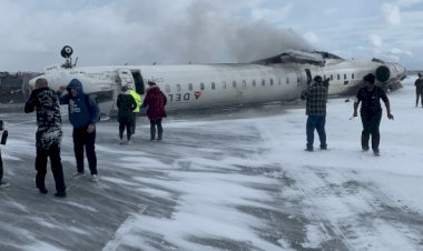Avião da Delta se acidenta e capota durante pouso em Toronto; serviços de emergência atuam, e há feridos
