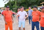 Prefeito David Almeida acompanha operação de transbordo e celebra redução em mais de 50% do volume de lixo retirado do rio Negro após instalação de ecobarreiras