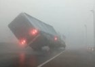 Ventos de 110 km/h varrem Porto Alegre, geram tromba d’água e viram carreta