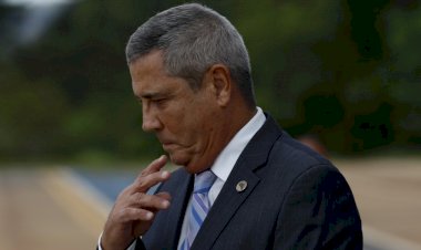 Zap do faz-tudo de Braga Netto, apreendido pela PF, reserva notícias ruins para o general