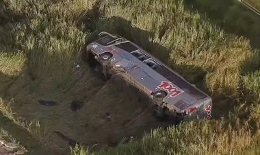 Ônibus cai em ribanceira na Dutra e deixa um morto e 25 feridos no interior de SP