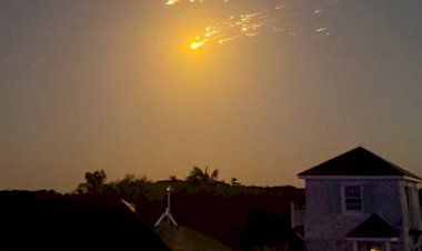 Fragmentos de nave da SpaceX rasgam os céus e causam atrasos em voos e paralisações em aeroportos da Flórida, nos EUA