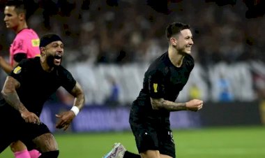 Corinthians supera pressão, vence o Santos e volta à final do Paulista após cinco anos.