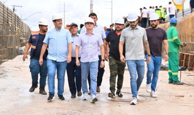 Prefeito David Almeida vistoria obra do viaduto Rei Pelé, que será entregue em maio