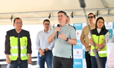 Prefeito David Almeida entrega 19 novos ônibus e alcança marca de 440 veículos renovados durante sua gestão