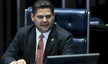 Alcolumbre pede cassação de Gayer e promete processá-lo judicialmente após fala de 'trisal' com Gleisi e Lindbergh