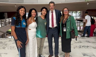 Escolas da rede estadual recebem prêmio da Olimpíada de Educação Financeira, em Brasília