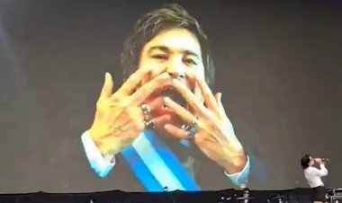 Banda argentina gera polêmica ao projetar imagem de Javier Milei como figura demoníaca em festival; assista