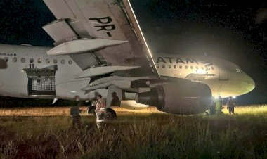 Vídeo: Avião da LATAM sai da pista ao pousar em Chapecó e para na área de grama