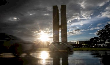 Lula encaminha ao Congresso projeto que reajusta salário de servidores; entenda as mudanças