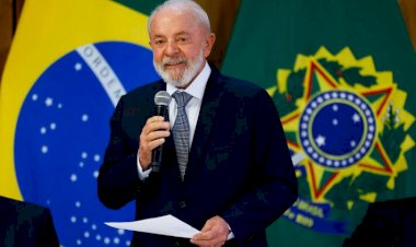 Lula assina decreto que antecipa 13º para aposentados e pensionistas do INSS