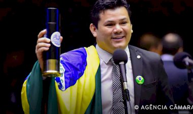 AGU pede investigação de deputado por declarações contra Lula