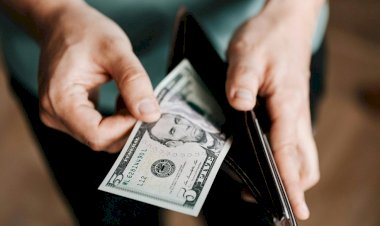 Dólar desaba a R$ 5,86 após recuo de Trump em seu 'tarifaço'; Ibovespa dispara