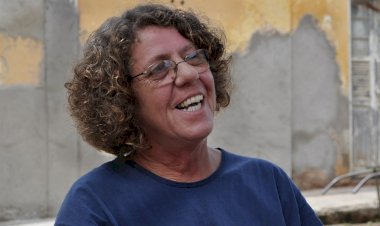 Morre a cantora e compositora Cristina Buarque, irmã de Chico Buarque, aos 74 anos