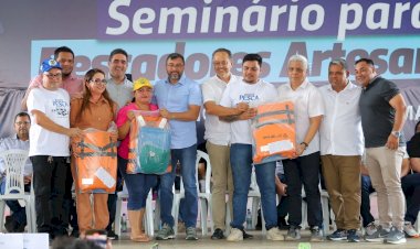 Governador Wilson Lima moderniza setor de pesca com entrega de notebooks para entidades em Manacapuru