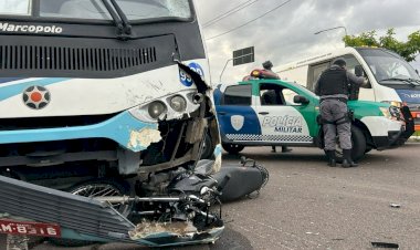 Motociclista morre após colidir com micro-ônibus na Avenida Brasil, em Manaus