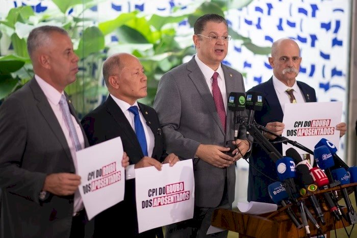 Oposição protocola pedido de CPI do INSS; saiba quem assinou