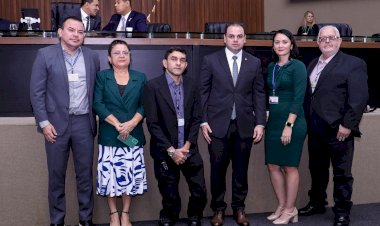 Presidente Roberto Cidade assina portaria que cria Comissão Especial para condução do concurso público da Aleam