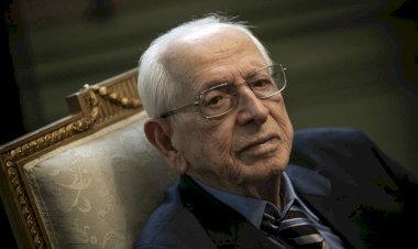 Evanildo Bechara, professor, gramático, filólogo e membro da ABL, morre aos 97 anos no Rio