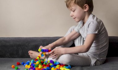 Brasil tem 2,4 milhões de pessoas com autismo, que enfrentam desafios na educação após os 14 anos, revela Censo