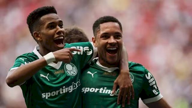 Palmeiras vence Vasco no Brasileirão e assume a liderança, na 7ª rodada