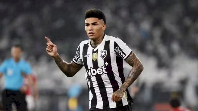 Em noite de golaços, Botafogo atropela o Internacional e se recupera no Brasileirão, na 8ª rodada