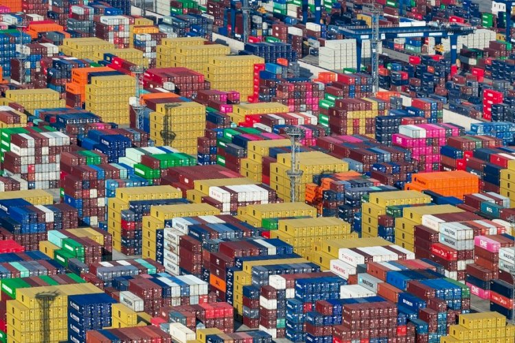 EUA e China anunciam redução nas tarifas por 90 dias para conter guerra comercial