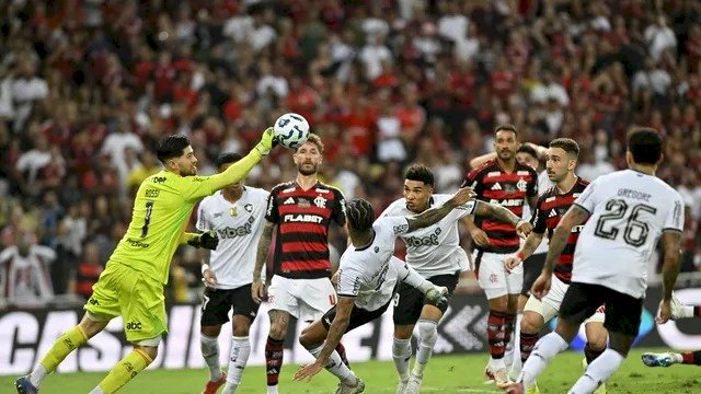 Flamengo e Botafogo fazem clássico movimentado, mas não saem do zero, pela 9ª rodada do Brasileirão