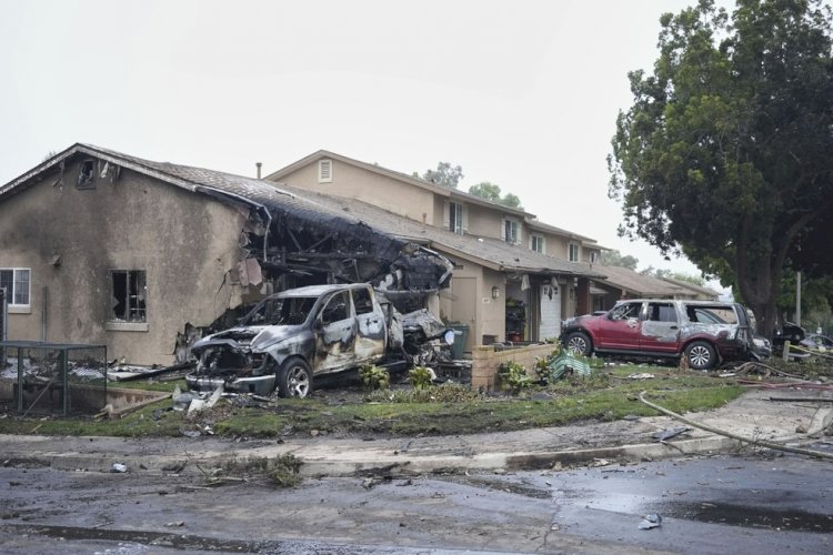Jato de pequeno porte cai em San Diego, nos EUA, e atinge 'várias casas', diz polícia local