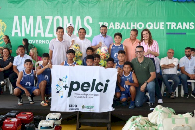 Em Tapauá, governador Wilson Lima entrega 4 toneladas de alimentos para famílias e fortalece área do esporte e lazer