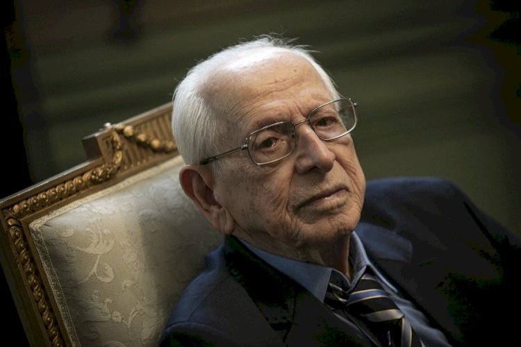 Evanildo Bechara, professor, gramático, filólogo e membro da ABL, morre aos 97 anos no Rio