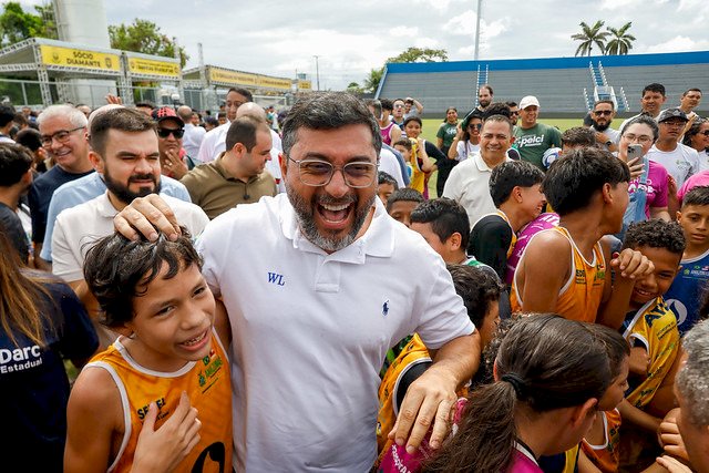 Governador Wilson Lima entrega Estádio Carlos Zamith revitalizado com nova iluminação e melhorias na estrutura