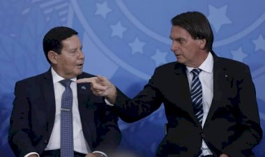 Moraes manda PF ouvir Mourão sobre ligação de Bolsonaro antes de oitiva