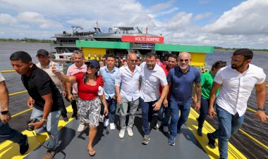Governador Wilson Lima moderniza estrutura portuária de Urucará com entrega de balsa flutuante e rampa metálica
