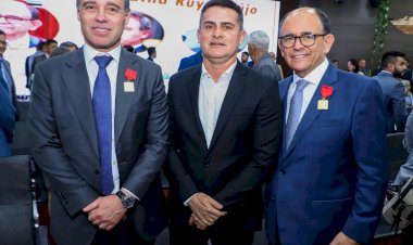 Prefeito David Almeida participa de homenagem ao ministro do STF, André Mendonça, durante Assembleia Geral da Ieadam