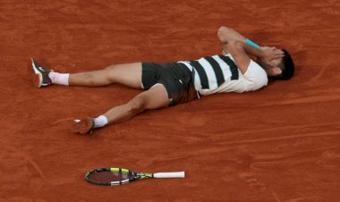 Alcaraz conquista o bicampeonato de Roland Garros após virada histórica sobre Sinner