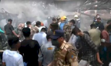 Avião com mais de 240 pessoas a bordo cai perto de aeroporto na Índia; 'muitos' morreram, diz ministro