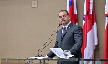 Presidente da Aleam, deputado Roberto Cidade, atualiza andamento do concurso público da Casa